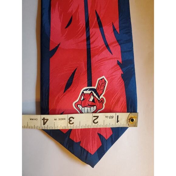 Vintage 100% Silk Cleveland Indians Wahoo Feather Neck Tie Red Blue USA - Picture 8 of 8